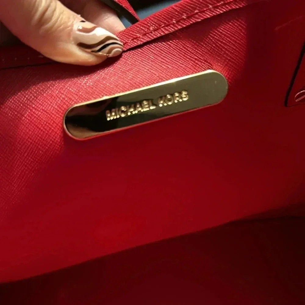 MK Michael Kors LOVE Drawstring Ballet Pink Voyager Jet Tote Bag
